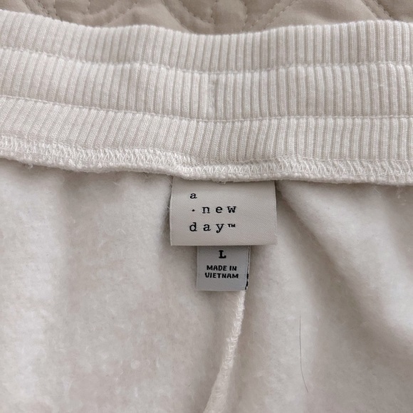 A New Day Fleece Drawstring Jogger Pants. Size L. Matching Hoodie listed sep. - Picture 5 of 6